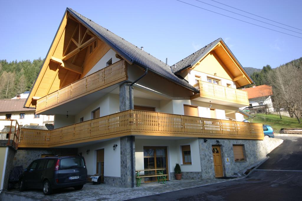Apartments Karmen Rateče エクステリア 写真